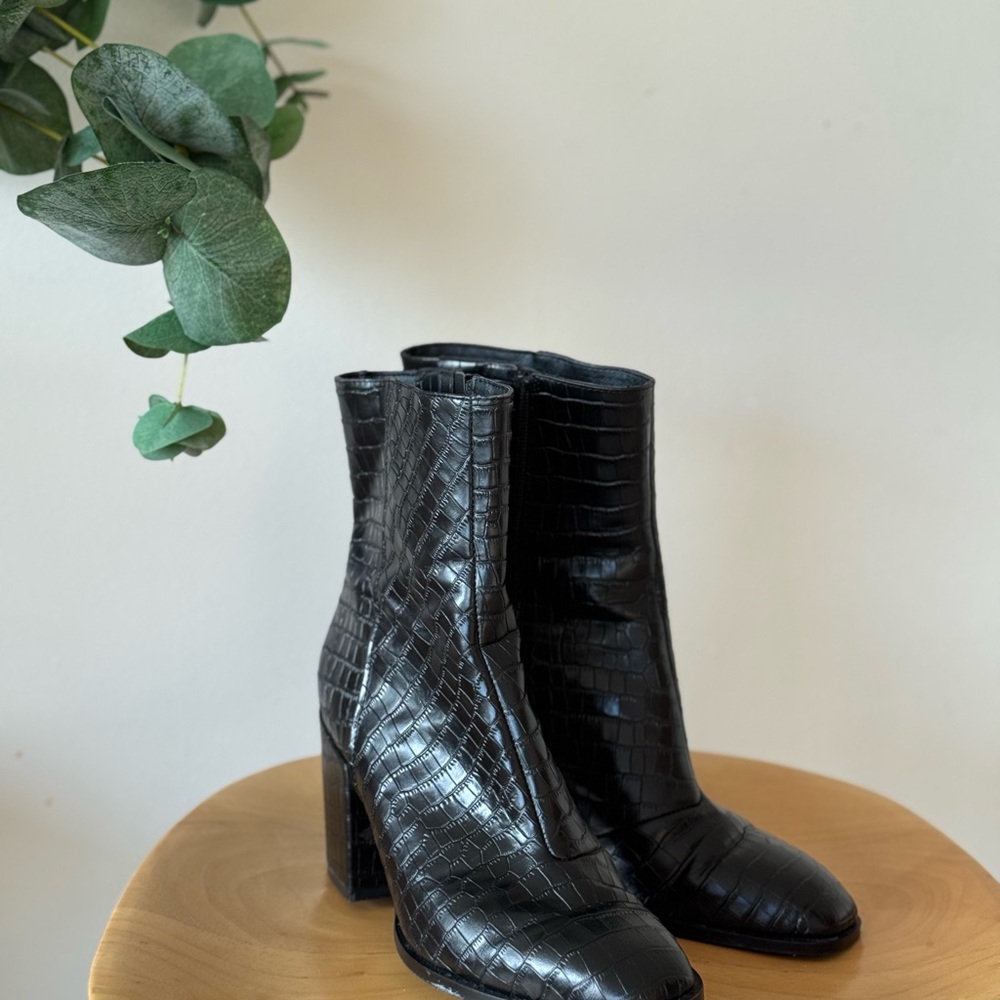 Vionic Harper Booties Black Croc-Patterned Heeled… - image 7